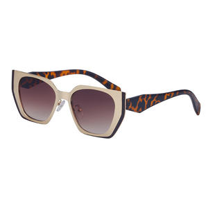Gafas de sol estilo ojo de gato Ly023 para mujer, montura metálica, protección UV400, estilo moderno para atuendos. - Product Image 2