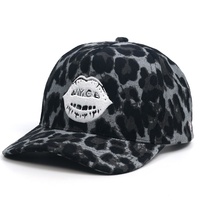 Casquette de baseball personnalisée à 5 panneaux en tissu de velours côtelé à motif léopard de haute qualité avec logo brodé
