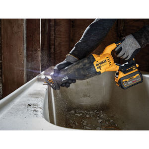 Sierra universal DeWalt DC386, cortes de 300mm, kit con dos baterías 5.0Ah Powerstack - Product Image 4