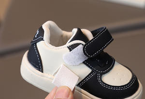 Venta al por mayor de zapatos para bebés recién nacidos, zapatillas deportivas de moda para niños para niñas, zapatos casuales de cuero de diseñador personalizado para niños - Product Image 3