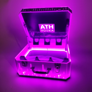 Logotipo colorido personalizado 3 botellas de luz LED Botella Presentador VIP LED Caja de champán Maleta Club nocturno Novedad Regalo Estuche de transporte - Product Image 1