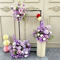Composition florale personnalisable et ajustable pour mariage, idéale pour l'ouverture d'événements, les banquets et les décorations d'accueil.