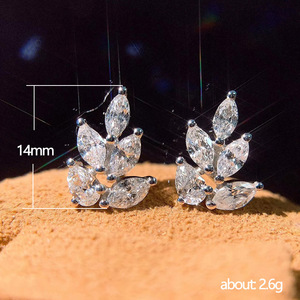 Orecchini a Perno con Foglia Marquise e Zirconi AAA per Donne, Gioielli Eleganti e alla Moda - Product Image 5