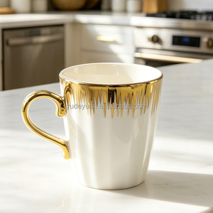 Ensemble de vaisselle en céramique YDY Factory avec bordure dorée et motifs en relief, comprenant pichet à jus, bol, assiette et tasse, idéal pour servir des jus algériens, coffret cadeau 9 ou 10 pièces - Product Image 4