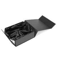 Boîte cadeau en papier rigide de luxe sur mesure, noir mat, boutique, boîte à vêtements magnétique, doublure en éponge, insert en satin imperméable