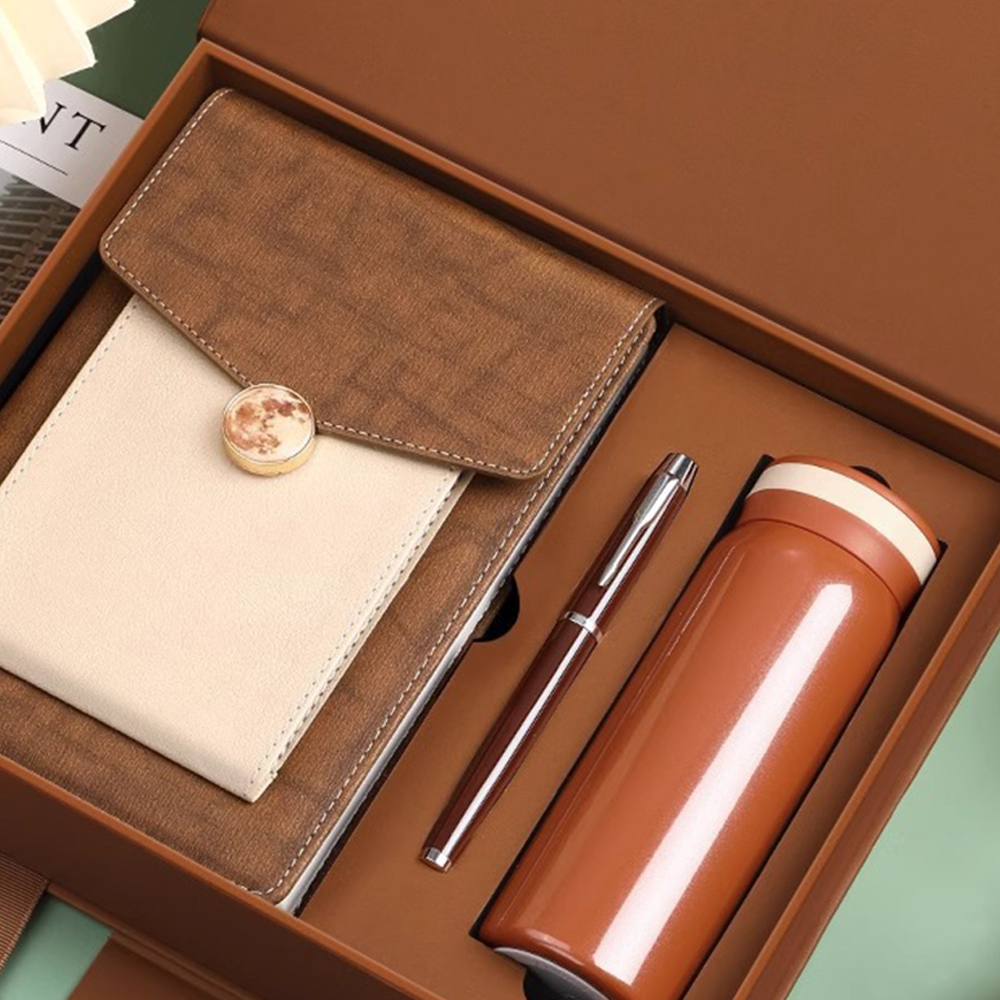 สีน้ำตาล