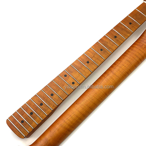 Mástil de guitarra de 22 trastes con acabado satinado Nitro, mástil de guitarra ST de arce flameado tostado con diapasón de arce - Product Image 1