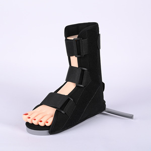 Soporte para el pie, tobillera negra con correas ajustables para la recuperación de esguinces y estabilización del pie, soporte de fijación médica unisex - Product Image 1