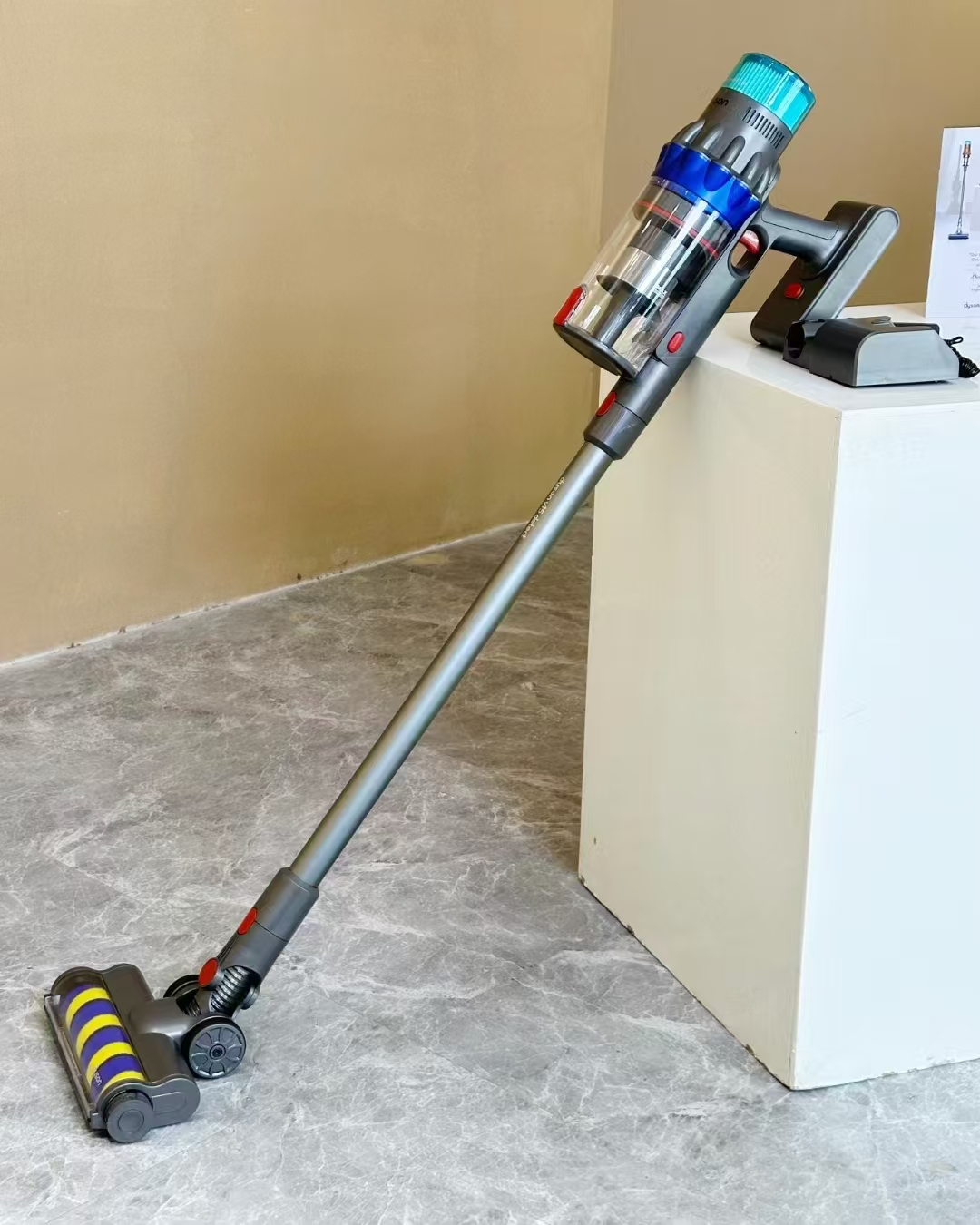 Factory Price V15GM V15s Detect Best Rechargeable Stick Portable Handheld Vacuum Cleaner Cordless V15s