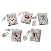 Mini album photo Kpop portable de 2 pouces, style coréen populaire, en PVC, avec porte-clés, article Kpop, disponible à l'achat