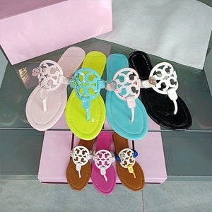 YESTEEM Chanclas <span class=keywords><strong>de</strong></span> <span class=keywords><strong>cuero</strong></span> sintético ligeras y transpirables para mujer, zapatos planos informales <span class=keywords><strong>de</strong></span> verano, Chanclas Para Mujer, sandalias para mujer - Product Image 1