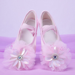 <span class=keywords><strong>Scarpe</strong></span> da ballo morbide per bambine, suola composita, tomaia in pelle sintetica e cotone, graziose <span class=keywords><strong>scarpe</strong></span> da danza per spettacoli teatrali, modello zampa di gatto - Product Image 2