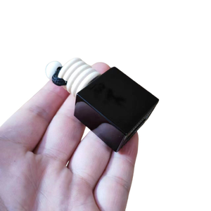 Mini botella de perfume y fragancia de vidrio negro de recarga vacía de 10ml con tapa de madera, botella difusora de Perfume para coche - Product Image 1