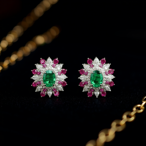 Pendientes de Oro Blanco E4195 con Esmeraldas, Corte Marquesa, Diseño Floral, Engaste de Garra, Joyería Fina de Lujo para Mujer - Product Image 2