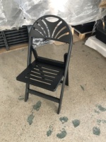 Chaise pliante en résine à dossier ventilé et assise à lattes, design moderne, empilable, transport facile, idéale pour la location événementielle (mariages, banquets), direct usine