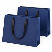 Sac de courses en carton blanc pour magasin de vêtements, emballage de mode, design personnalisé avec poignée en corde et service d'impression