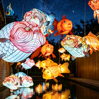 Lanterne chinoise artisanale en soie imperméable en forme de poisson pour la décoration de rues commerciales