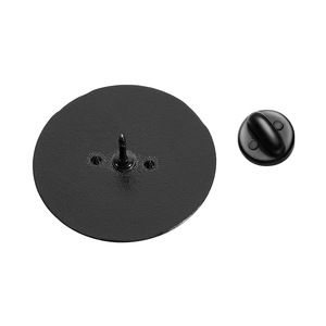Broche <span class=keywords><strong>ronde</strong></span> de lettre de phrase anglaise créative fleurs arc-en-ciel <span class=keywords><strong>c</strong></span>'<span class=keywords><strong>est</strong></span> une <span class=keywords><strong>belle</strong></span> journée pour écraser l'épinglette en émail du patriarcat - Product Image 6