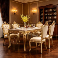 Ensemble de salle à manger rectangulaire de luxe en bois massif sculpté or, style arabe et européen, avec plateau en marbre et chaises en cuir PU beige pour villa, palais, hôtel