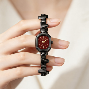 Reloj de pulsera para mujer con correa de acero dorada, cuarzo, resistente al agua, estilo retro de lujo. - Product Image 4