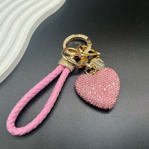 พวงกุญแจผลไม้แบบใหม่ จี้ห้อยกระเป๋า รูปสตรอว์เบอร์รี พร้อมคริสตัลโลหะเคลือบสีแดง ประดับด้วยคริสตัลไ<span class=keywords><strong>รน</strong></span>์สโตน สไตล์แฟชั่นสำหรับผู้หญิง - Product Image 2