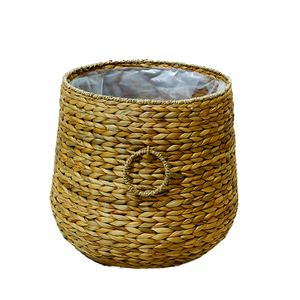 Cesta Tejida para Plantas, Maceta de Jacinto de Agua Natural con Revestimiento de Plástico y Asa de Anillo - Product Image 1