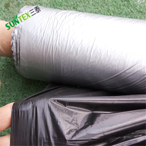 Film de paillage agricole robuste <span class=keywords><strong>en</strong></span> plastique HDPE noir et <span class=keywords><strong>argent</strong></span>é pour le contrôle des mauvaises herbes, idéal pour les légumes et les vergers - Product Image 4