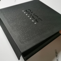 Boîtes à parfum personnalisées en papier avec logo UV, faites à la main, fermeture magnétique à clapet, 10, 30, 50, 100 ml, emballage séparé avec éponge, coffret cadeau pour parfum