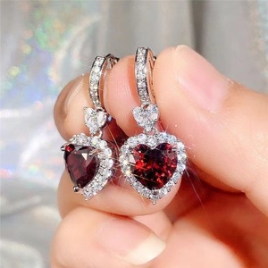 Ensemble de <span class=keywords><strong>bijoux</strong></span> Elfic Heart, collier et boucles d'oreilles pour femmes, <span class=keywords><strong>bijoux</strong></span> en gros, plaqué or 14 carats, alliage de zircon, pendentif en forme de cœur, style punk - Product Image 3