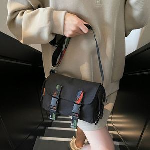 Bolso de Lona Vintage para Mujer con Correas de Color en Bloques, Resistente al Agua, Gran Capacidad, Casual, Bandolera Versátil, Bolso de Hombro - Product Image 3