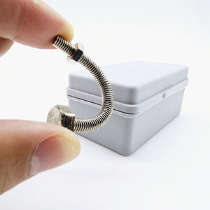 Trucco Magico Super Potente per Piegare Viti, Illusione di Piegatura di Bulloni Metallici, Accessorio per Maghi Principianti e Spettacoli sul Palco - Product Image 3