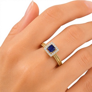 Bague de Fiançailles et de Mariage Vintage pour Femme en Argent Sterling 925 Plaqué Rhodium avec Zircon Taille Princesse Sertie Halo à Griffes 6,75 mm et Bordure Milgrain - Product Image 1