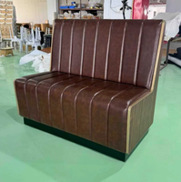 Ensemble de table et chaises de restaurant et café en cuir, style scandinave moderne, banquette demi-cercle, mobilier durable pour hôtel