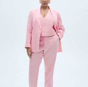 Blazer da <span class=keywords><strong>Ufficio</strong></span> per <span class=keywords><strong>Donna</strong></span> di Alta Qualità in Tessuto Pettinato Rosa Traspirante, Doppiopetto con Bottoni Decorativi, <span class=keywords><strong>Abbigliamento</strong></span> Autunnale Personalizzato - Product Image 4