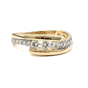Bague de mariage fine classique en or jaune massif 18 carats avec diamants de haute qualité, ajustable, pour femme, style pavé, idéale pour les fêtes d'anniversaire - Product Image 1