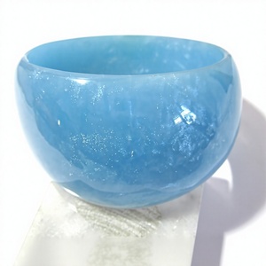 Nouveau bracelet manchette tendance en acrylique rouge et transparent, bijou unisexe de mode, marqué CN, idéal pour les fêtes d'anniversaire avec femme - Product Image 4