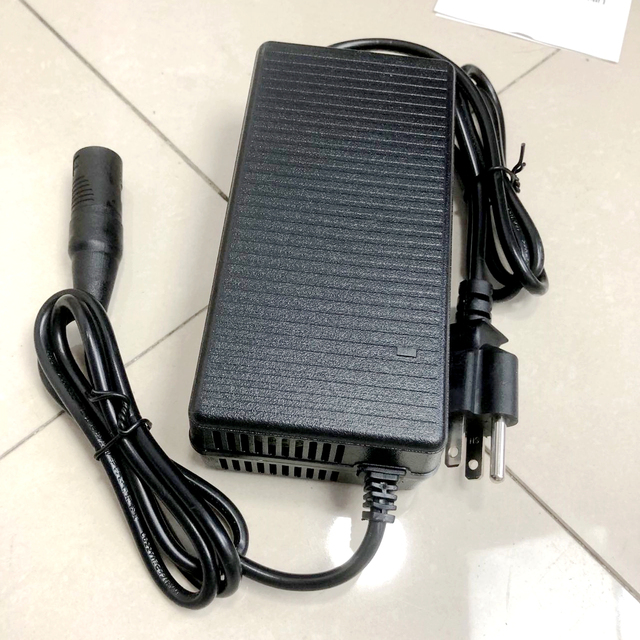 High Quality Ebike Electric Bicycle Lithium Battery Charger 72V 5A 10A Fast Charger for Electric Bike