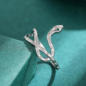 Anello a forma di serpente con zirconi cubici incastonati, gioiello unisex alla moda, regalo per lei o per lui. - Product Image 3