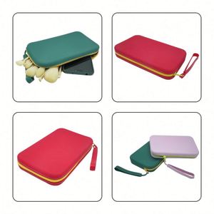 Sac de voyage en silicone imperméable à motif bonbon avec fermeture éclair, personnalisable avec logo, pour femme, de haute qualité, modèle brosse, par NH Factory - Product Image 3