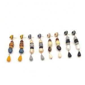 Precio competitivo, accesorio de moda para mujer, cuentas redondas coloridas de madera y vidrio, Pendientes colgantes, regalo - Product Image 1