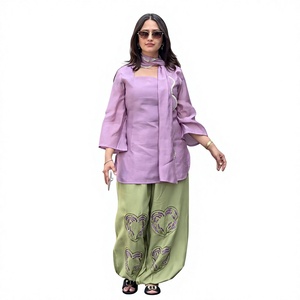 Ensemble Kurta traditionnel en coton pour femme avec pantalon ballon vert, tenue décontractée violette, coupe ample, longueur cheville, style Inde Pakistan - Product Image 1