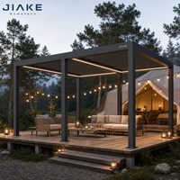 Aluminium-Lamellenpergola mit warmweißer Lichterkette für Glamping-Plattformen im Freien, Campingplätze, Resorts und Garten-Entspannungsbereiche