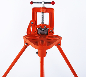 Étau articulé robuste de 6 pouces pour tuyaux et vis - Product Image 1