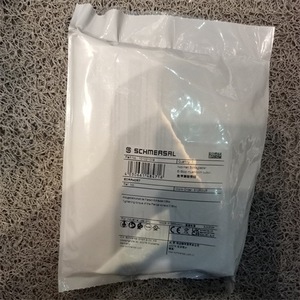 SCHMERSAL คอนแทคบล็อค 101021009 สวิตช์ล็อคประตู รีเลย์ อะไหล่อุตสาหกรรม - Product Image 1