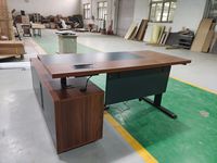 Bureau de direction électrique assis-debout moderne en L avec plateau en placage, hauteur réglable, pour projet de bureau