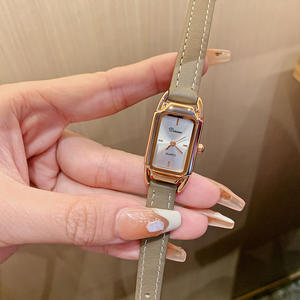 Reloj de pulsera cuadrado pequeño de estilo retro para mujer, moderno, de tres agujas, sencillo y elegante, de cuarzo. - Product Image 4
