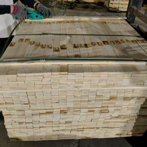 Planches en pin fumigé de qualité supérieure, marquées IPPC, pour le renforcement des conteneurs et la fixation des marchandises, sur mesure. - Product Image 1