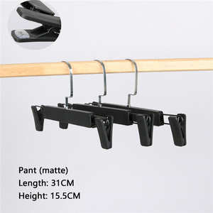 Cintres en Plastique Noir Antidérapants pour Robes de Mariée, Jupes, Chemises, Costumes Homme et Manteaux, Personnalisables avec Logo - Product Image 6