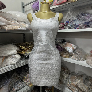 Abito Corto da Donna 2026 alla Moda e Semplice con Scollo all'Americana e Ricami Dorati, che Esalta Eleganza e Raffinatezza. - Product Image 5