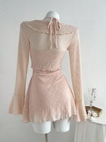 Ensemble deux pièces pour femmes : mini-robe plissée rose poudré et boléro à manches évasées, vente en gros, sur mesure